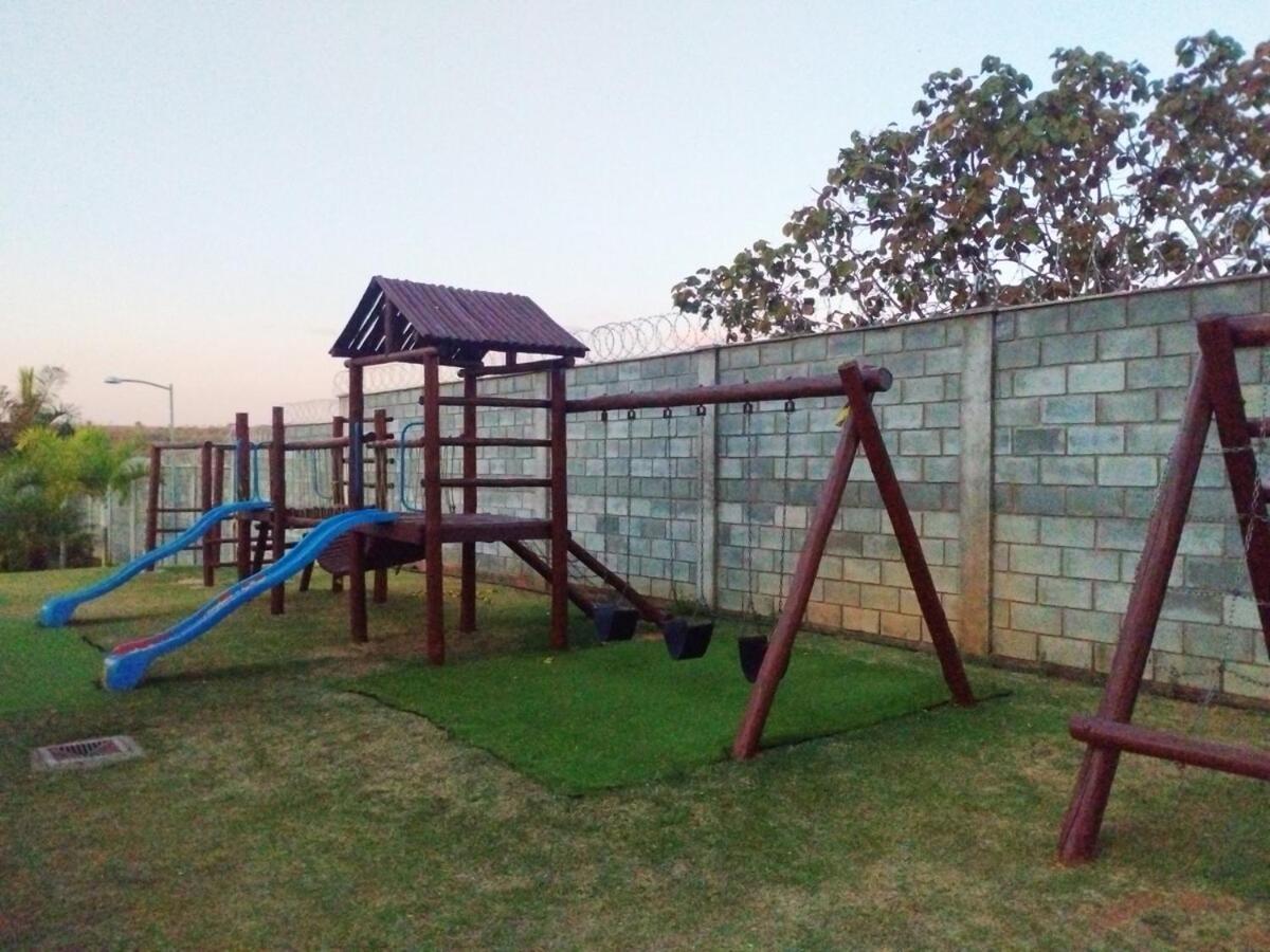 Lagoa Quente - De 2 Quartos Em Apartamento